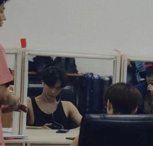 徐峥爆料张艺兴视频,揭秘明星私下真实一面 第1张 徐峥爆料张艺兴视频,揭秘明星私下真实一面 第1张